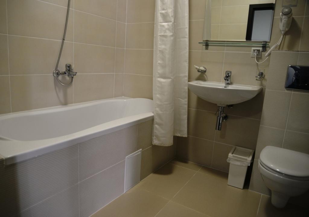 Rakhiv Hotel & Apartments Bilik gambar